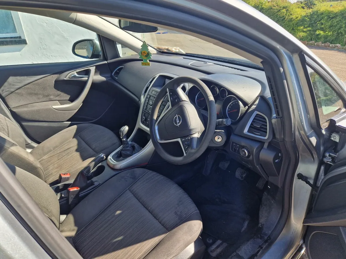 Opel Astra 2012 - Image 4