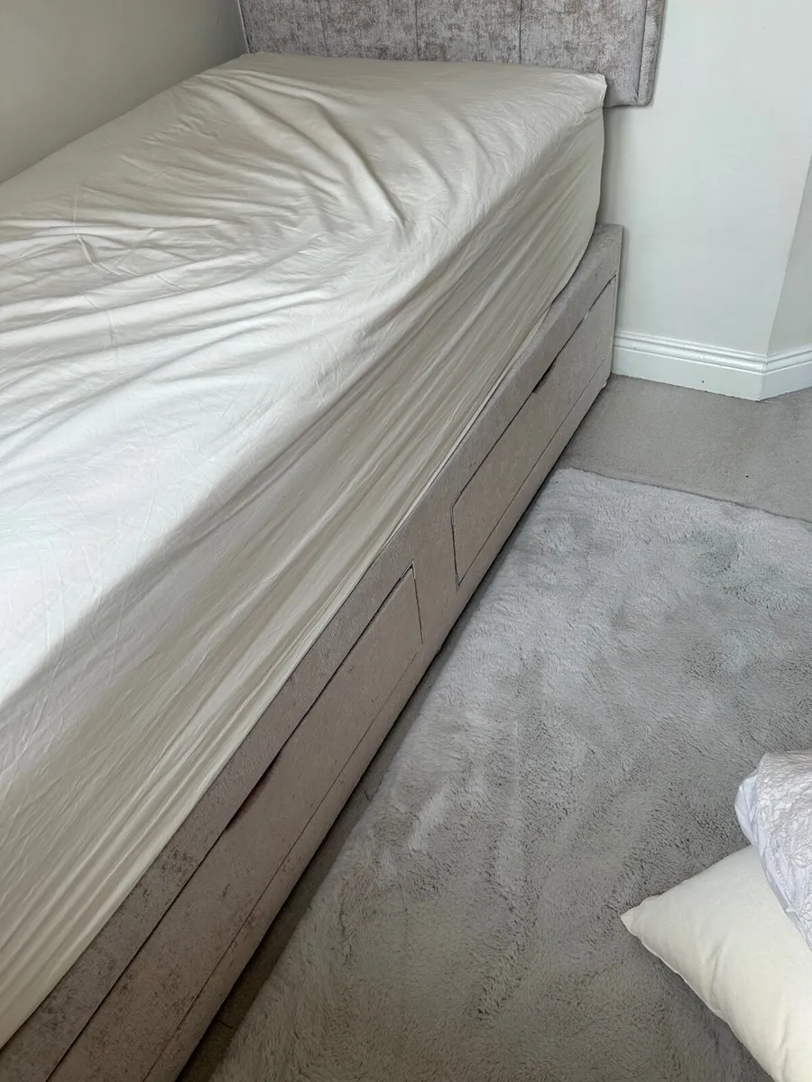 Bed - Image 2
