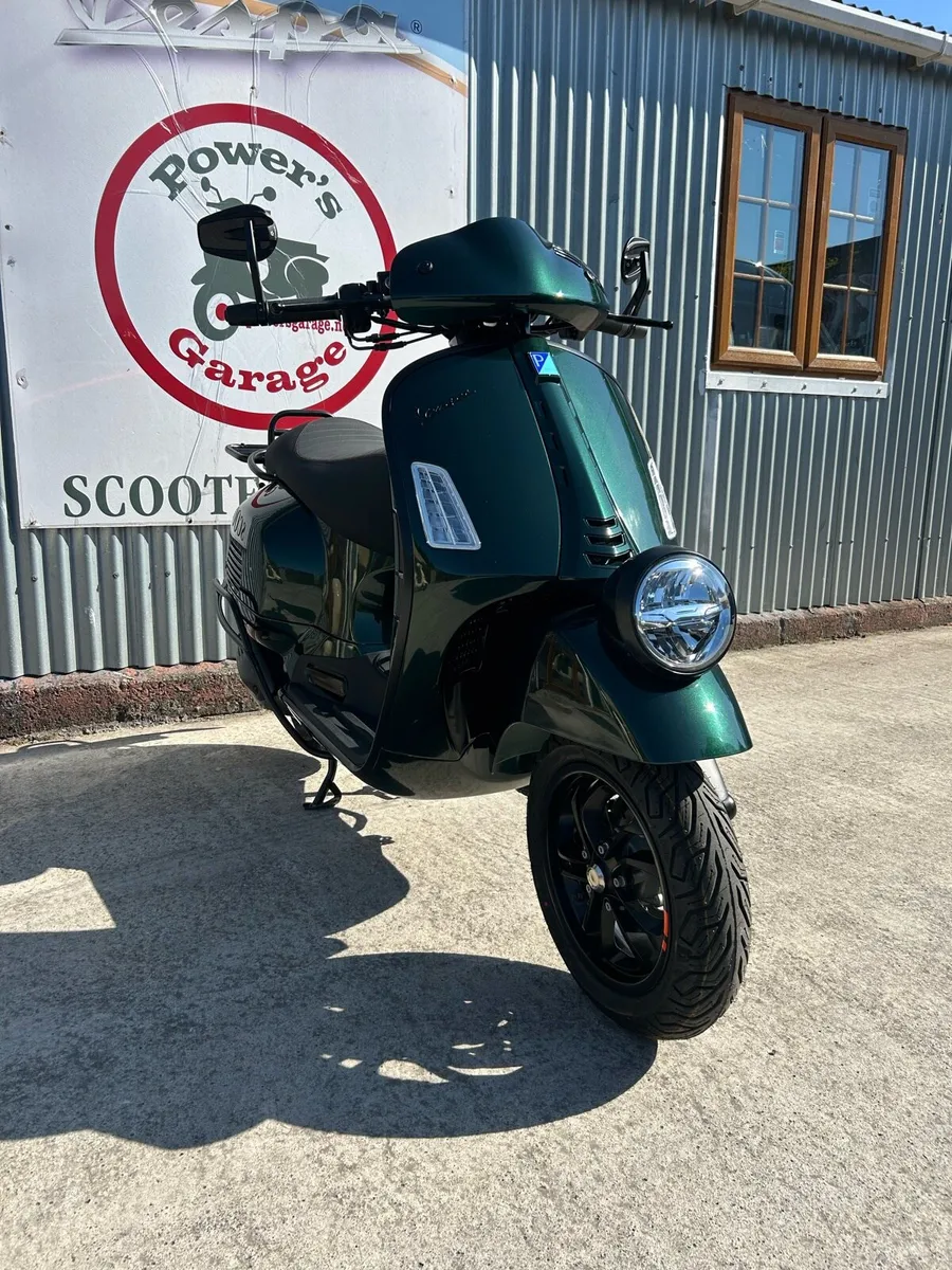 2025 Vespa GTV 300 - Image 1