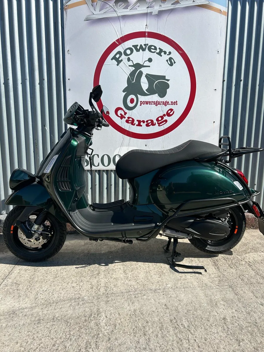 2025 Vespa GTV 300 - Image 3