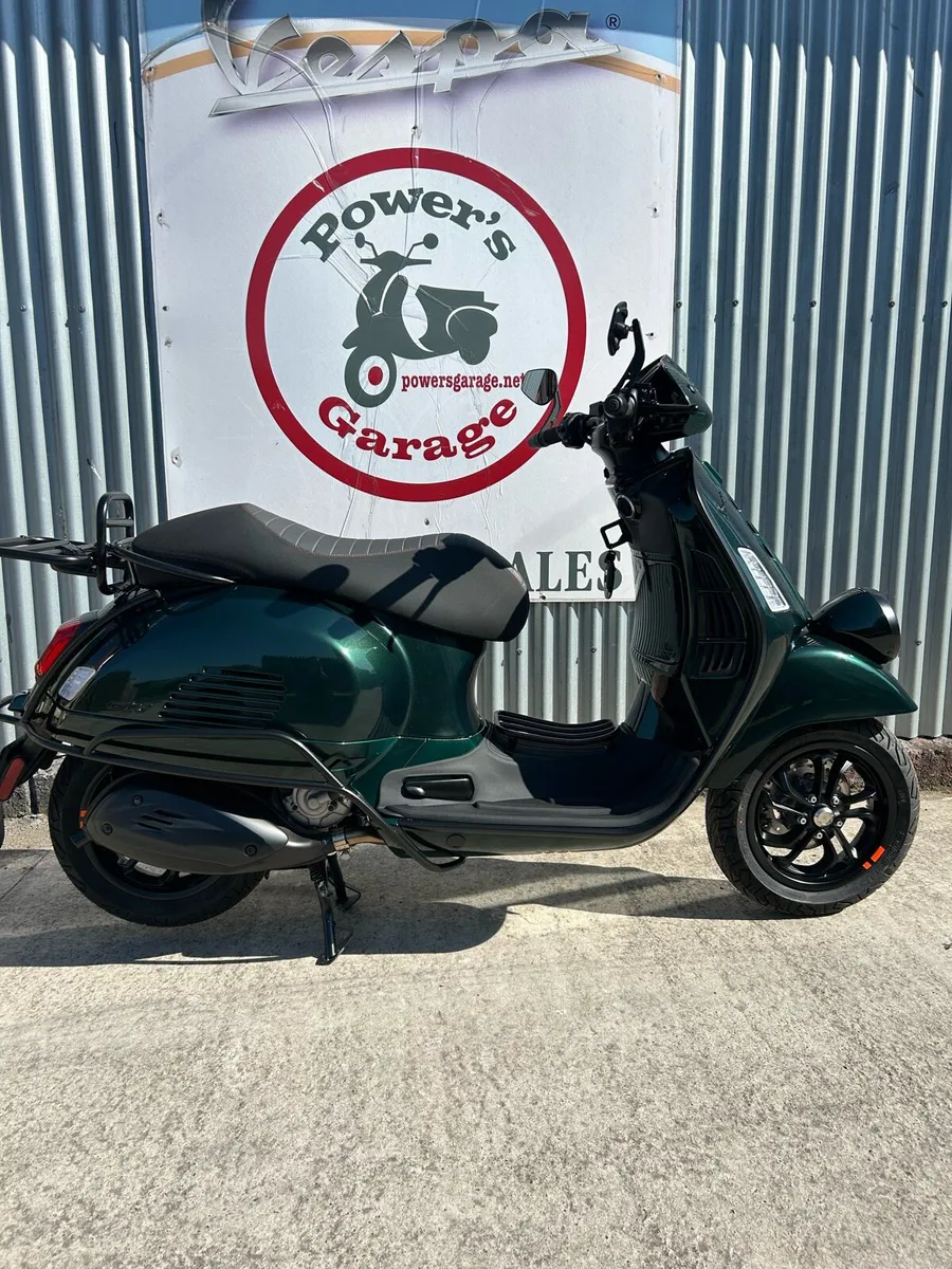 2025 Vespa GTV 300 - Image 4