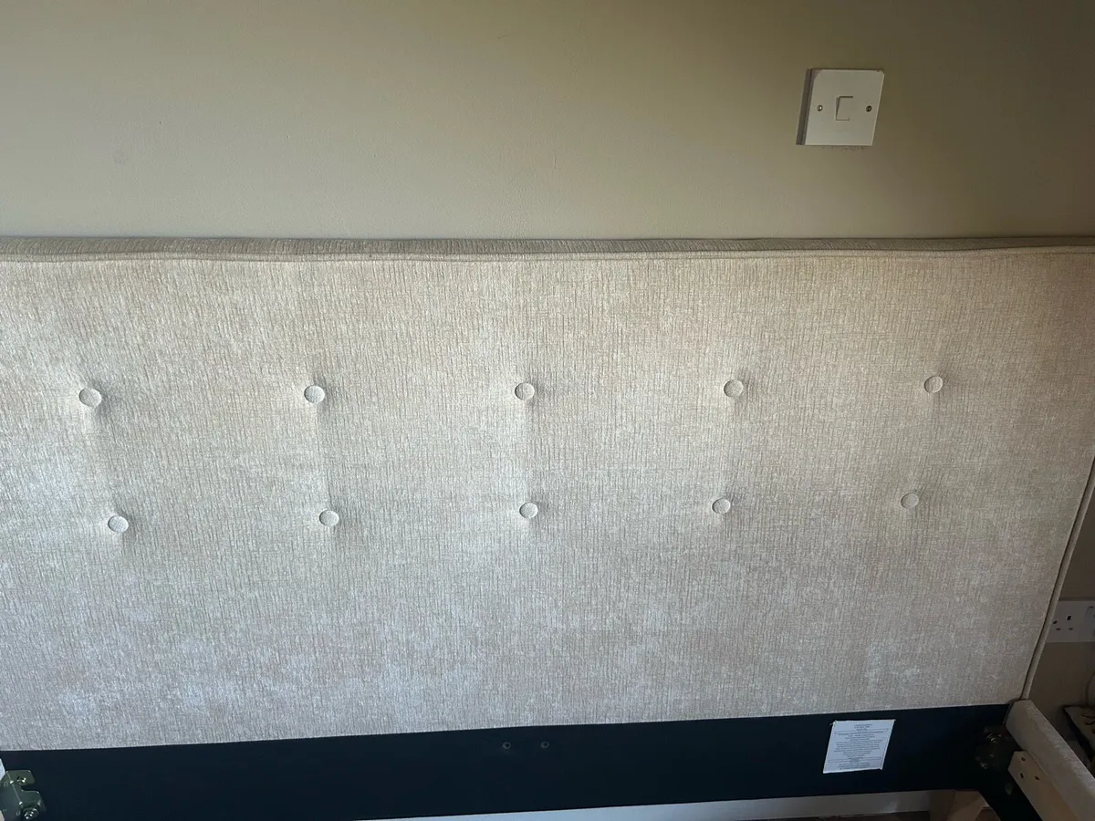 King bed - Image 2