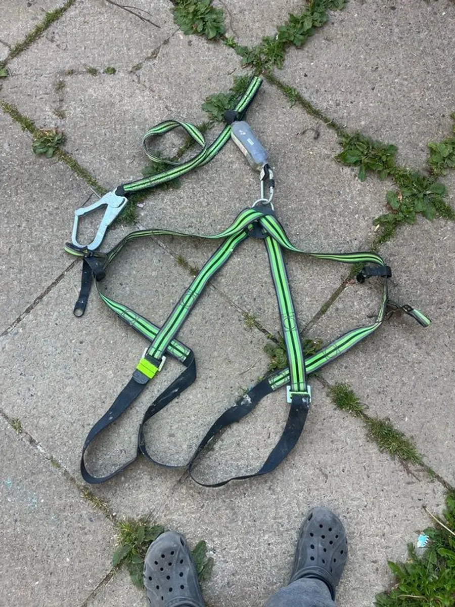 saftey harness - Image 1