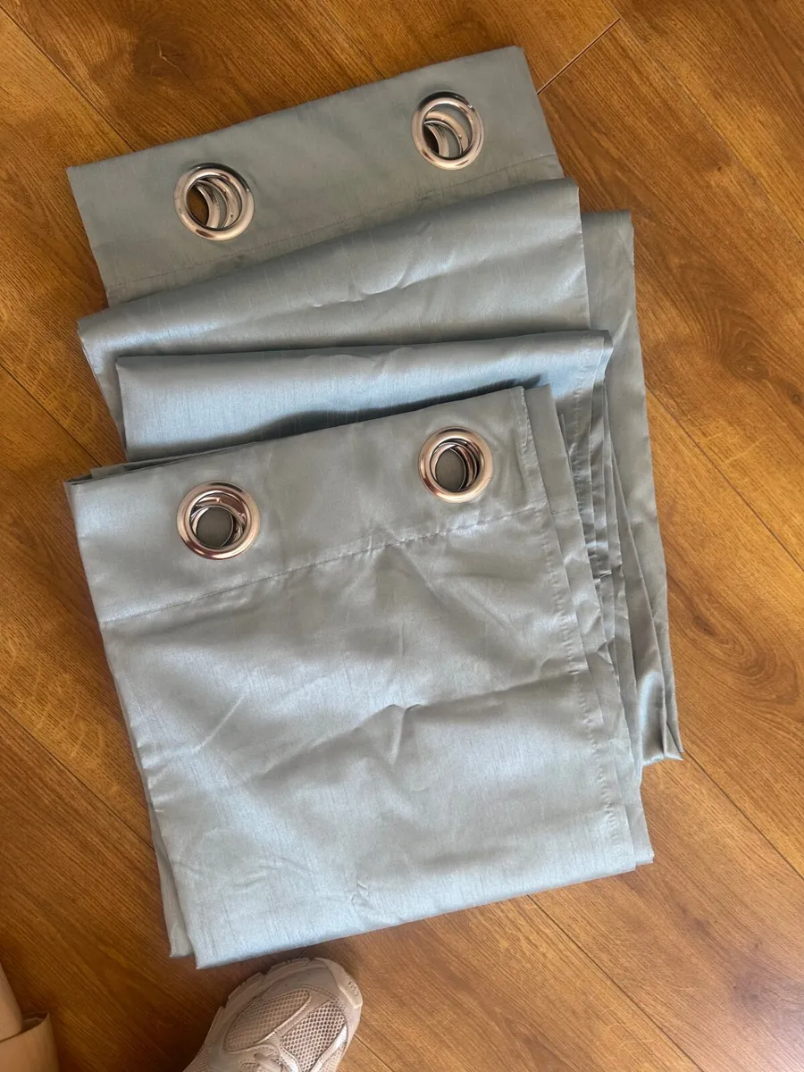 Selection of Curtains - Image 4