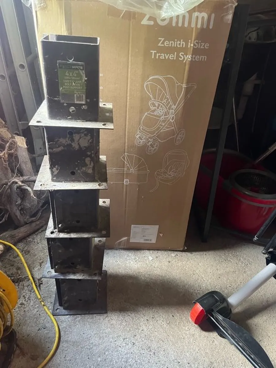 Post holders - Image 1