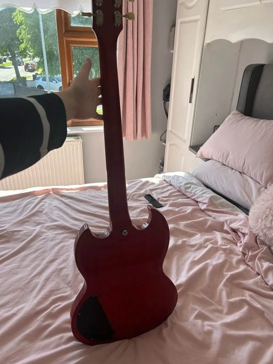 electric guitar - Image 2