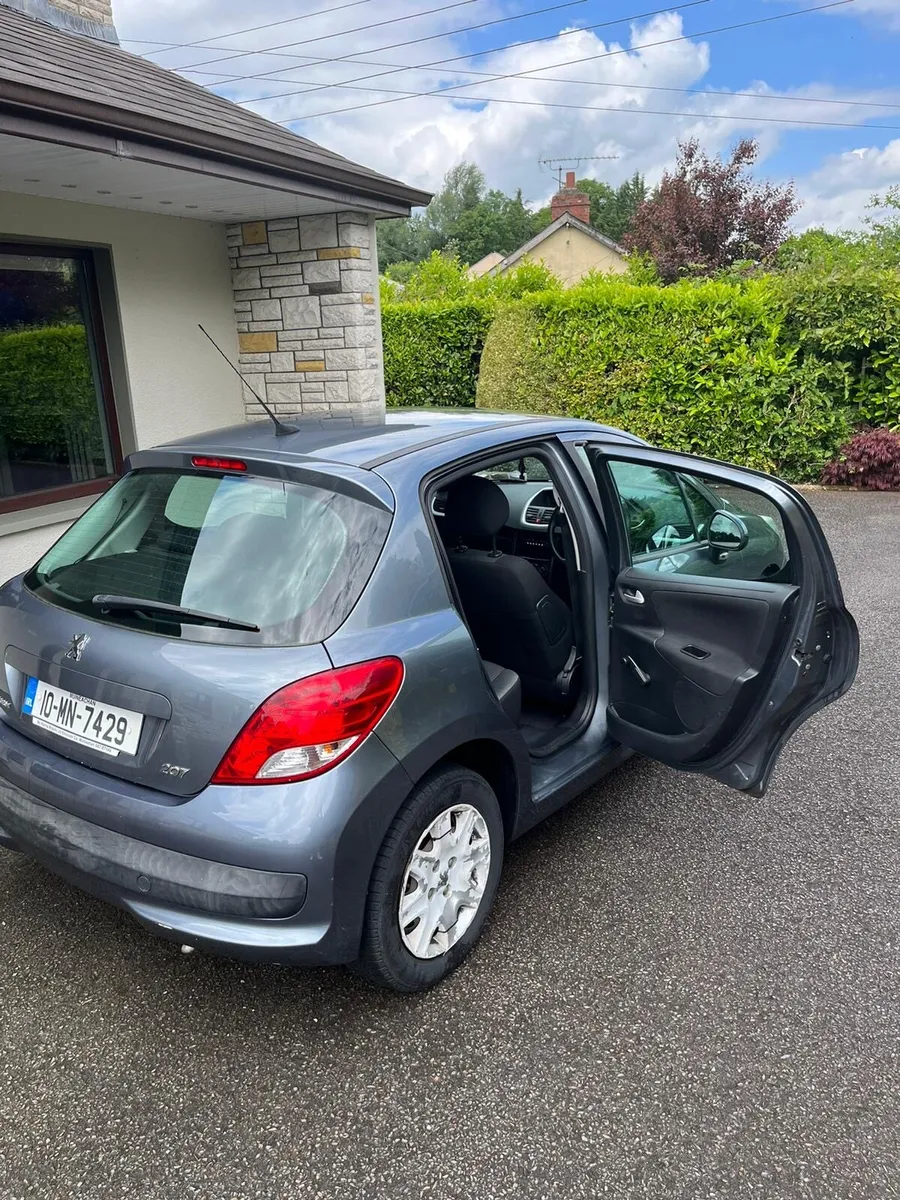 2010 207 Peugeot - Image 1