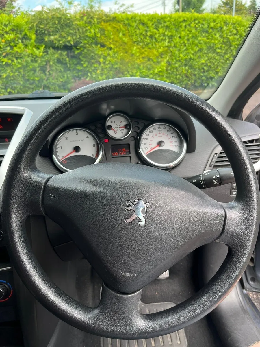2010 207 Peugeot - Image 2