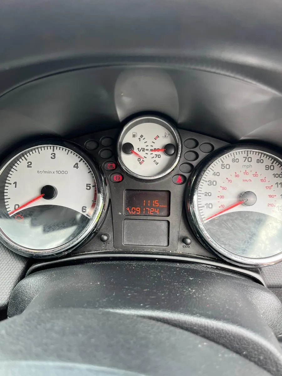 2010 207 Peugeot - Image 4