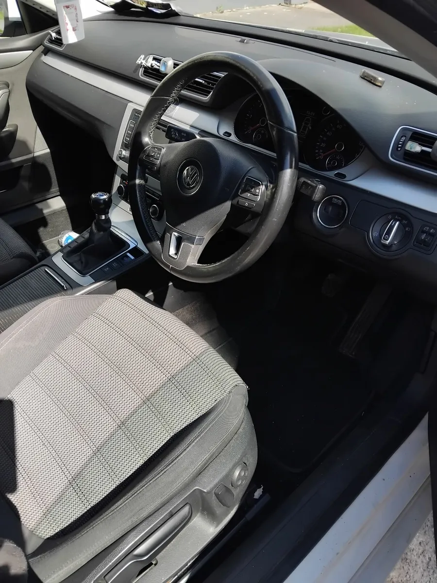 Volkswagen Passat 2011 - Image 3