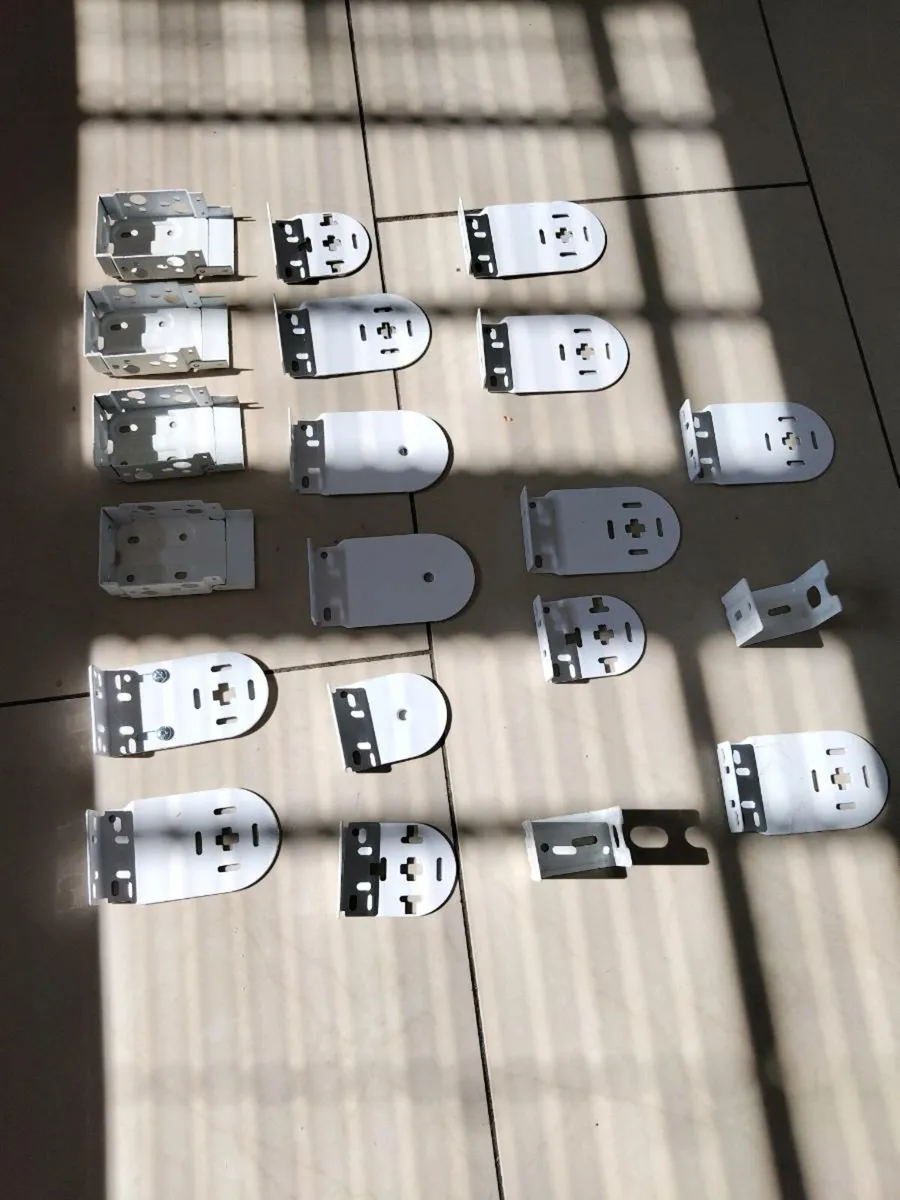 Roller blind brackets - Image 1