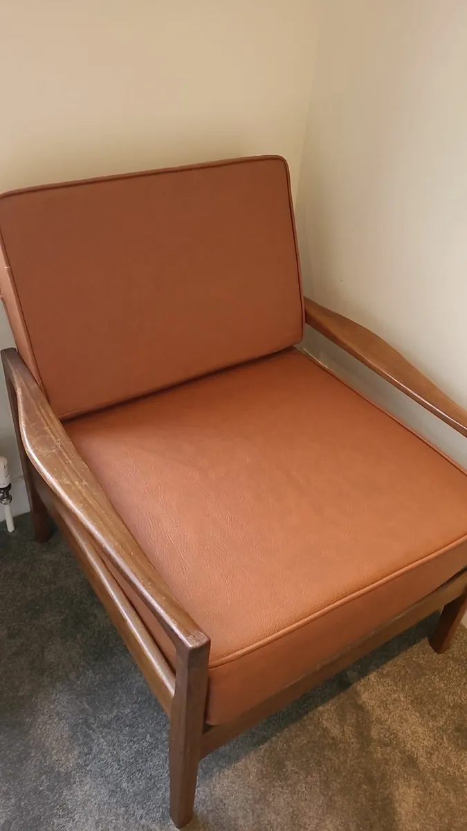 Solid wood rocking chair plus 2x solid wood chairs - Image 2