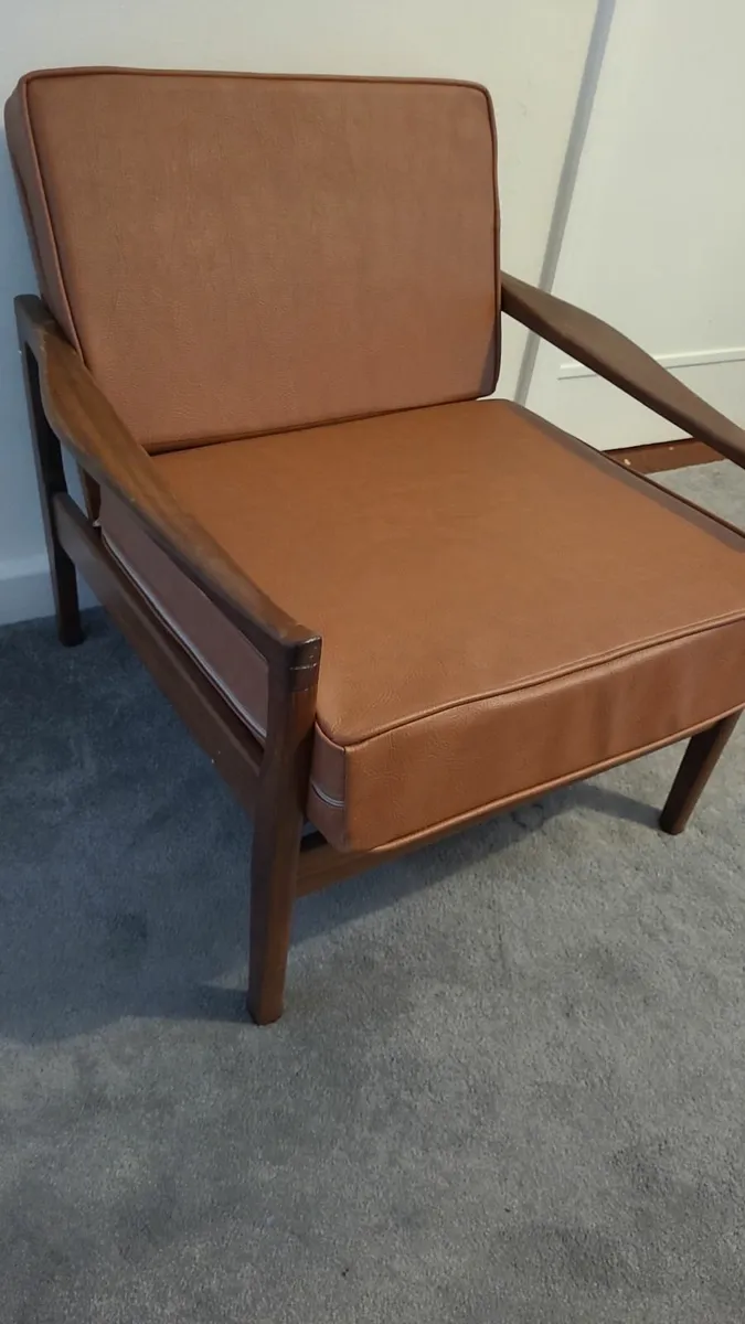 Solid wood rocking chair plus 2x solid wood chairs - Image 3