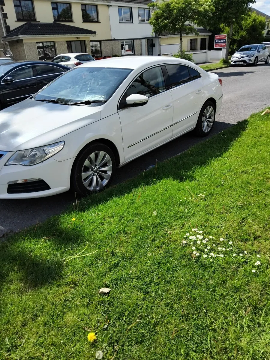 Volkswagen Passat 2011 - Image 1