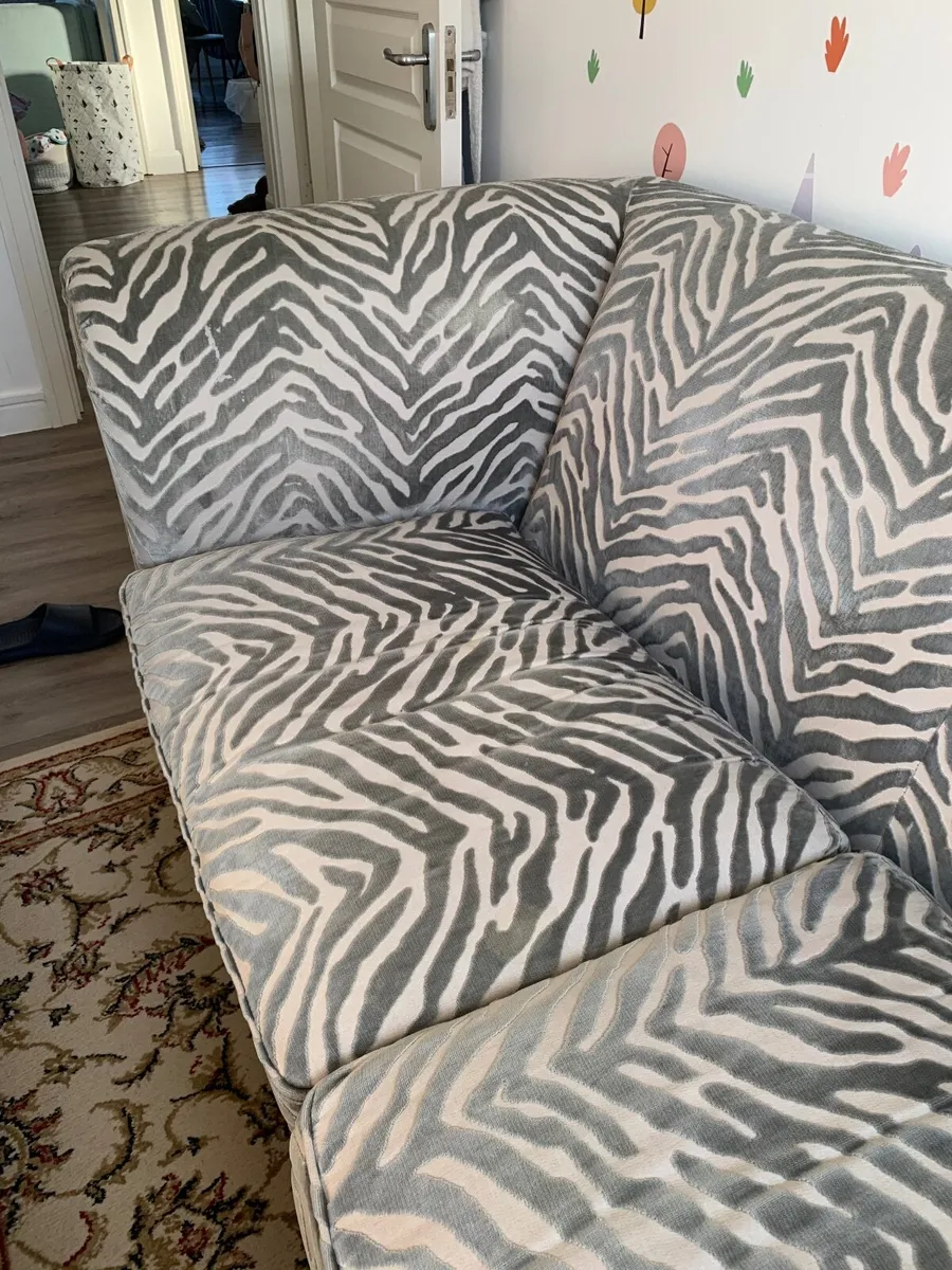 2 Seater Sofa for Sale only 50 EURO - Image 2