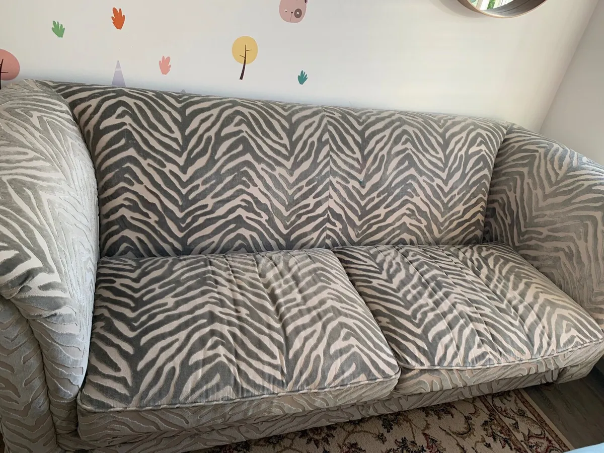 2 Seater Sofa for Sale only 50 EURO - Image 3