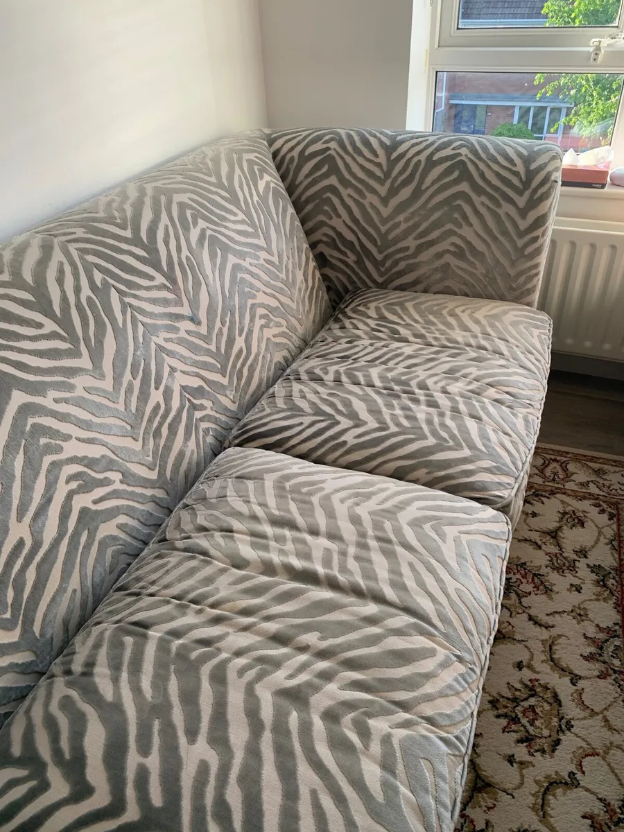 2 Seater Sofa for Sale only 50 EURO - Image 4