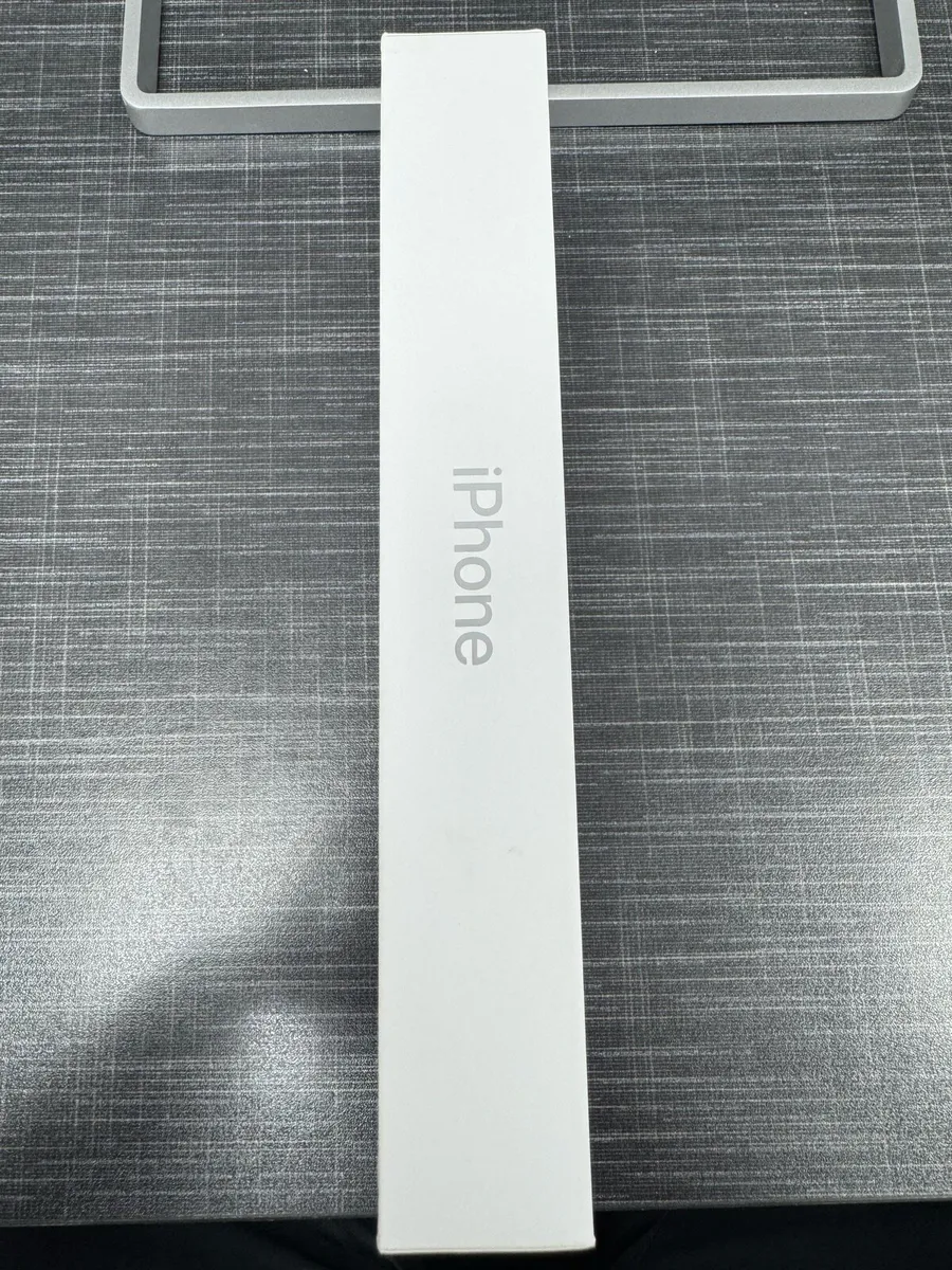 iPhone 16 Pro Max (256gb). 1 year warranty - Image 3