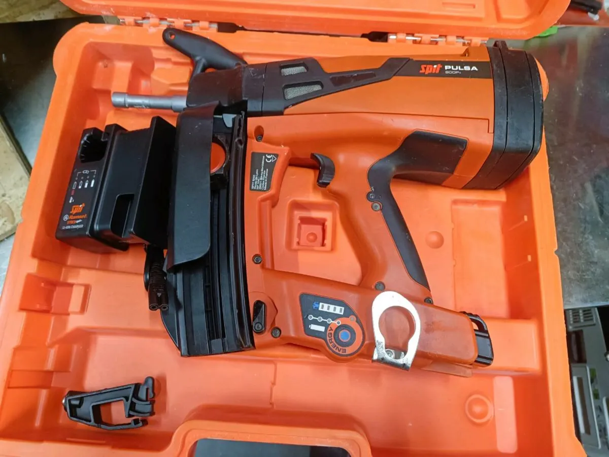 Spit 800 nail gun for steel concrete.
