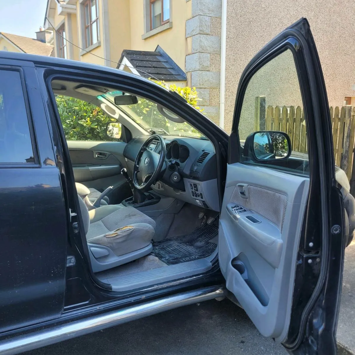 Toyota Hilux 3.0L Invincible - Image 4