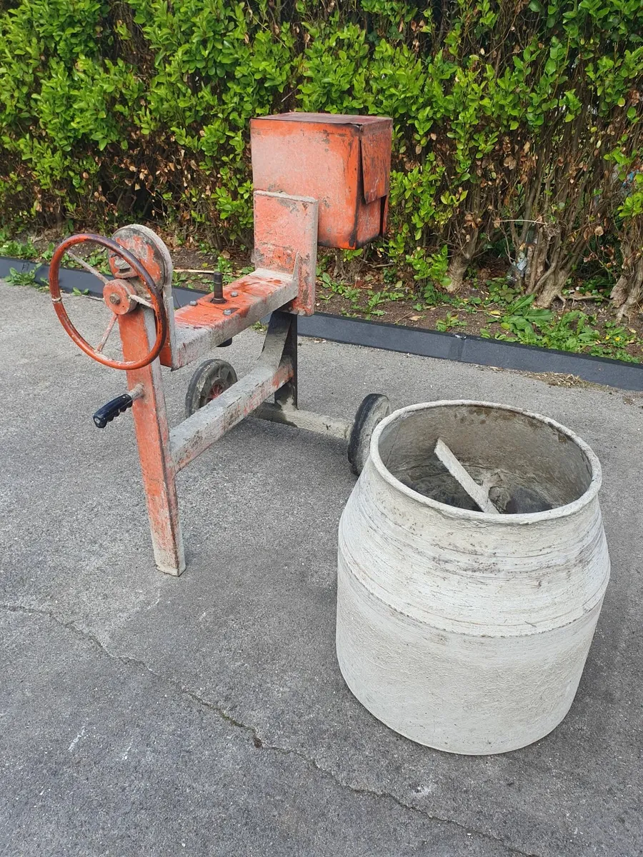 Cement mixer - Image 1