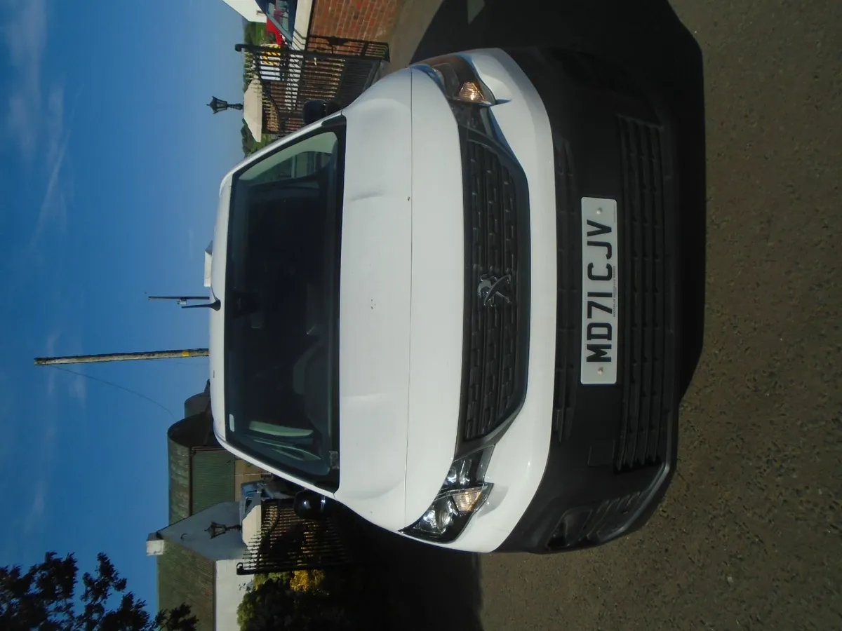 2022 Peugeot Partner PREMIUM PROFESSIONAL 100HP - Image 2