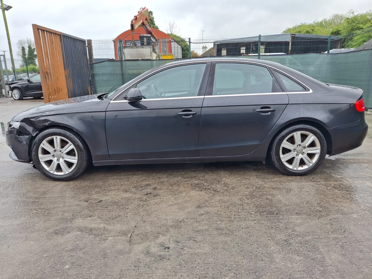 2011 Audi A4  2.0 TDI light damage - Image 4