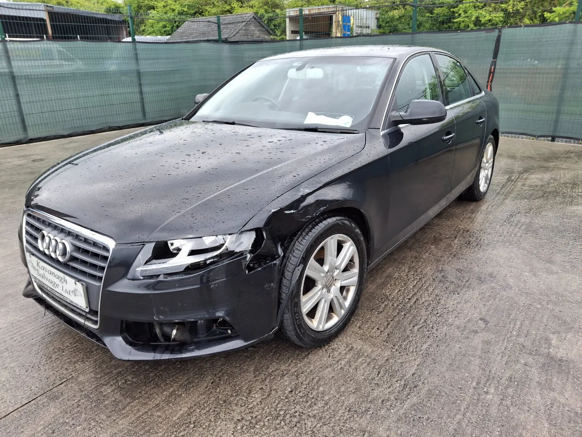 2011 Audi A4  2.0 TDI light damage - Image 2