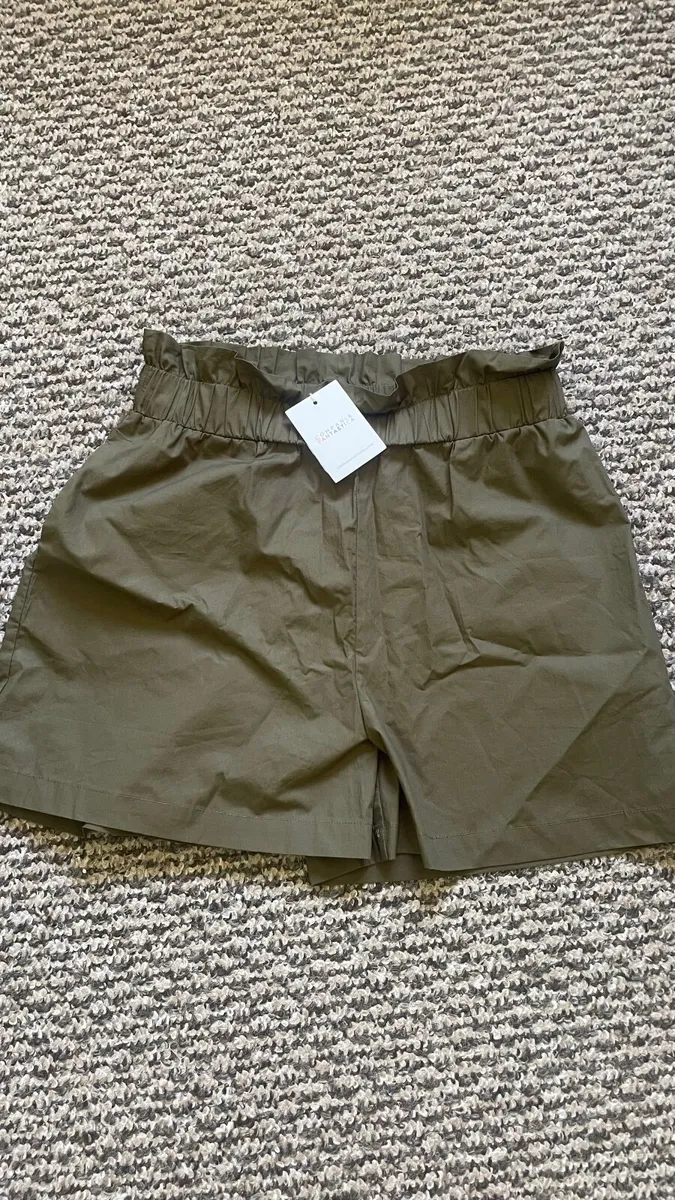 New green shorts large - Image 1