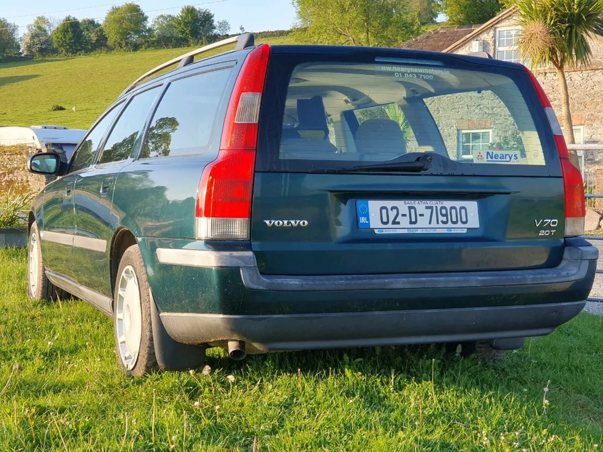Volvo V70 2.0T Turbo Auto - Image 3