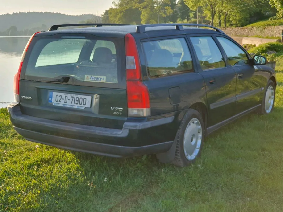 Volvo V70 2.0T Turbo Auto - Image 4