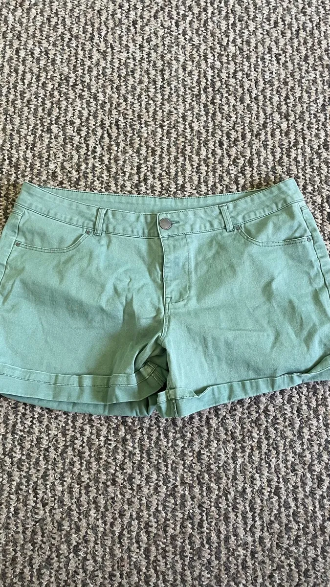 Green shorts - Image 2