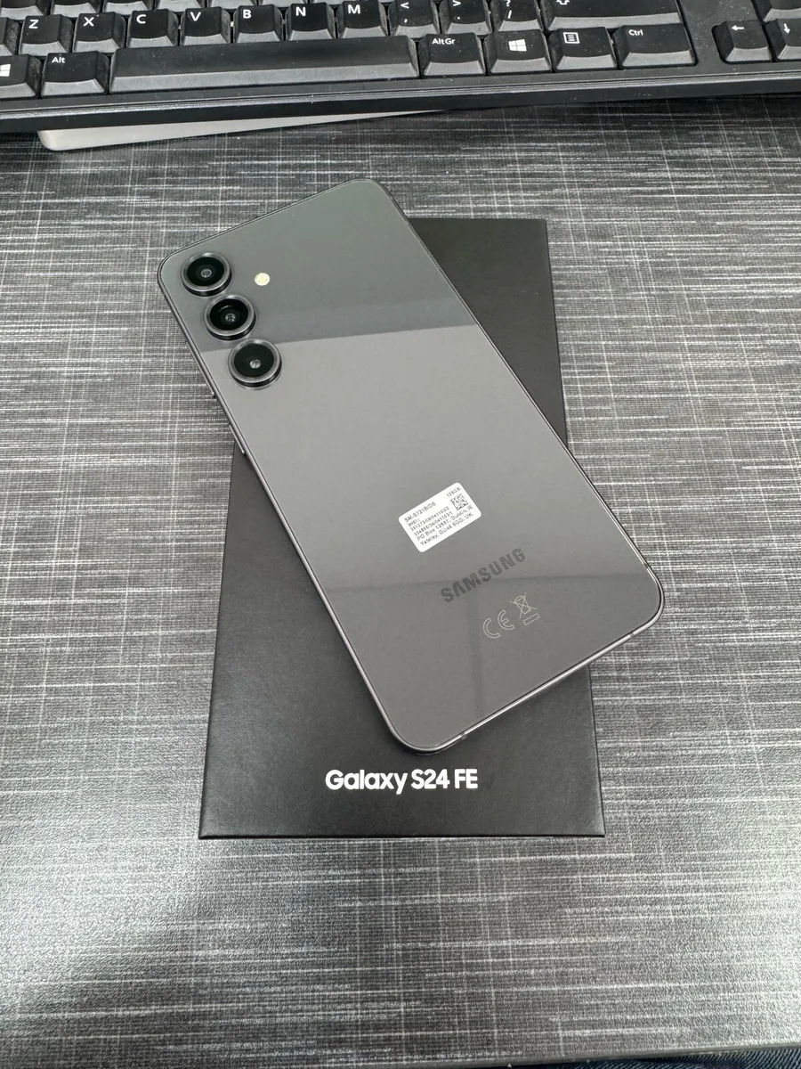 Samsung S24 FE (128gb) 1 year warranty - Image 1