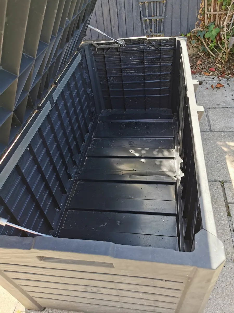 Patio storage box - Image 4