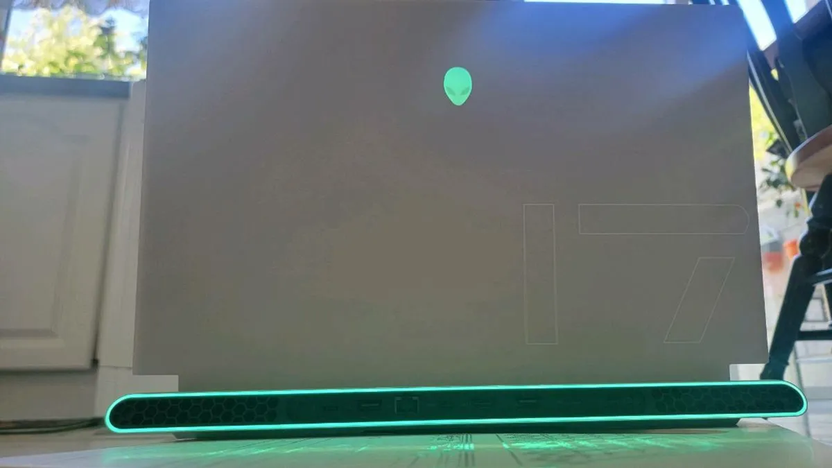 Alienware X17 R1 - Image 3