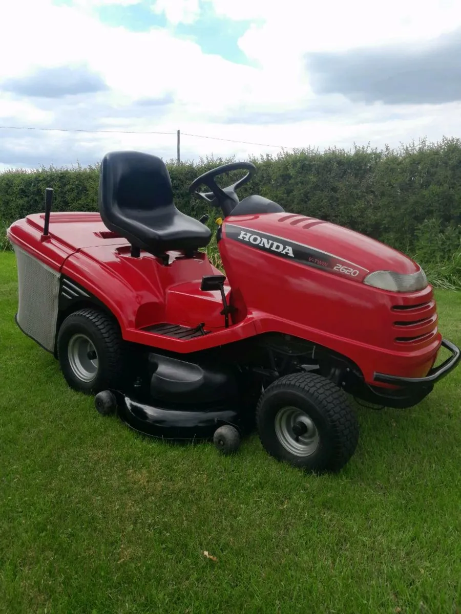 Honda ride on mower 48 inch 20hp v twin - Image 1