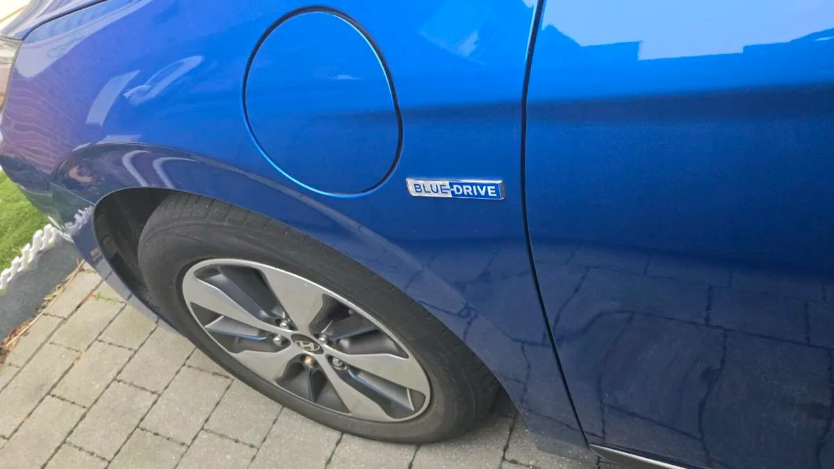 Hyundai Ioniq Plugin Hybrid Premium SE - Image 2