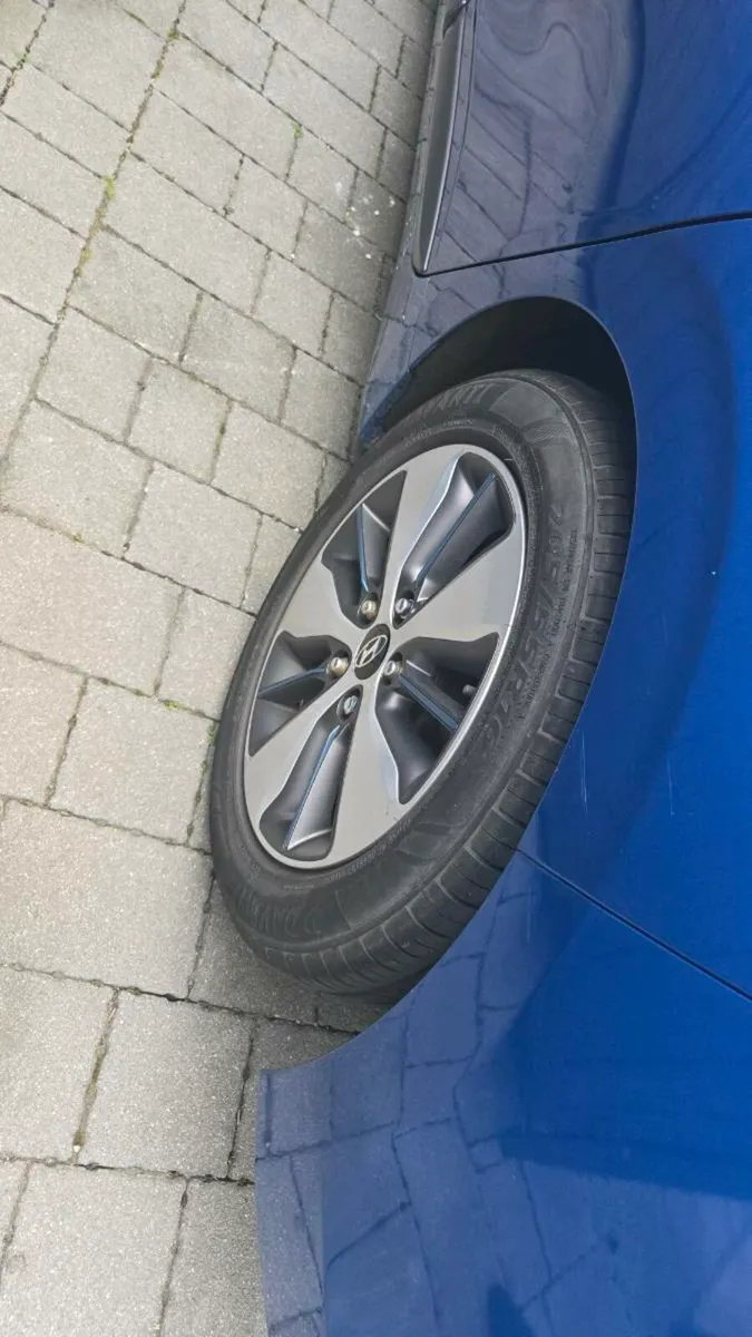 Hyundai Ioniq Plugin Hybrid Premium SE - Image 4