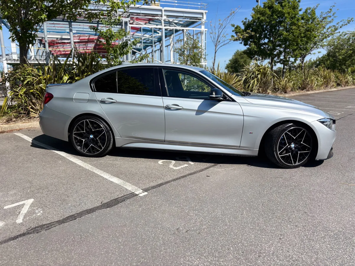 181 BMW 3-Series 330e Hybrid~MSports Shadow Line - Image 4