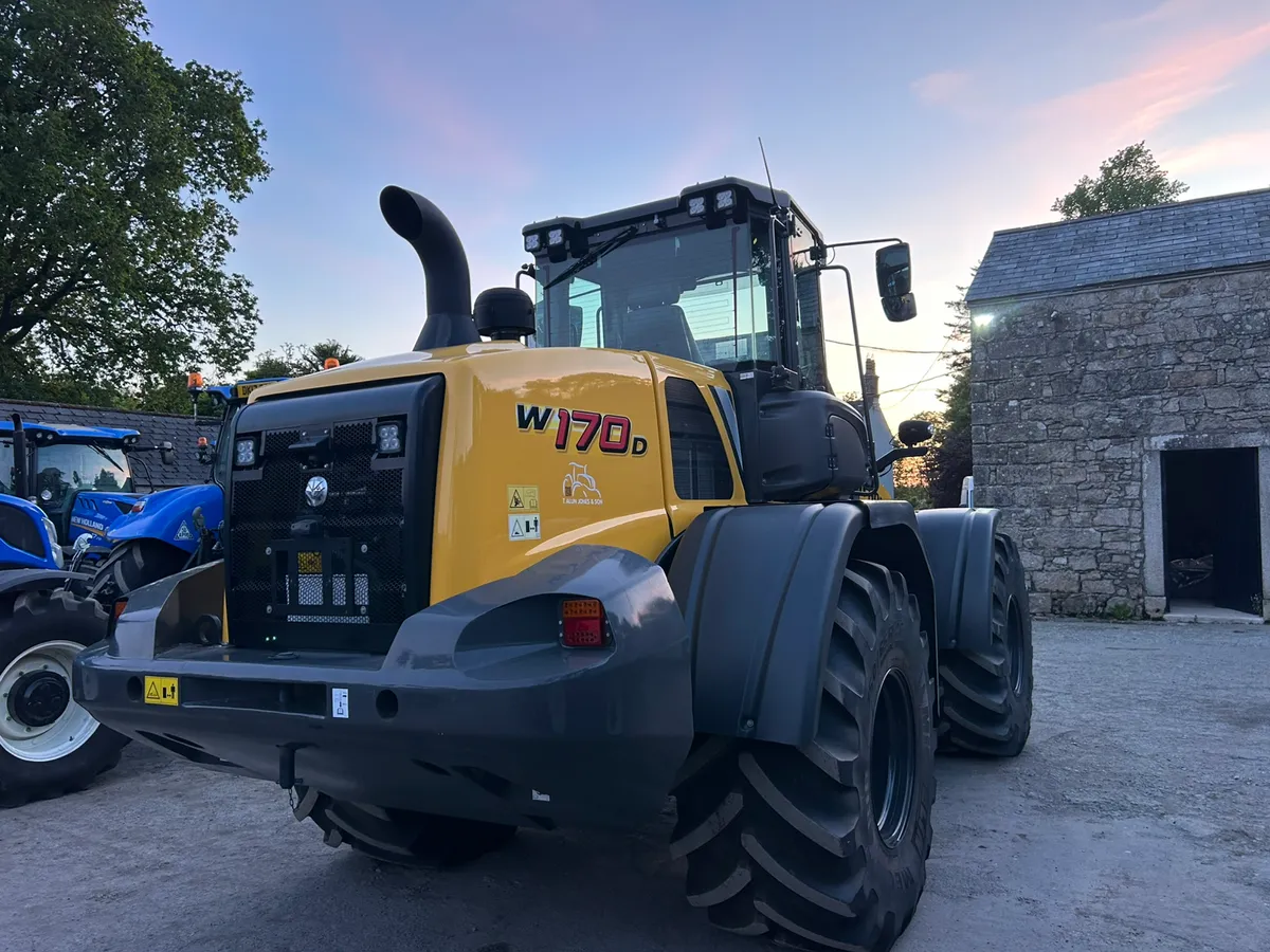 EX Demo unregistered W170D €156950 Plus Vat - Image 4