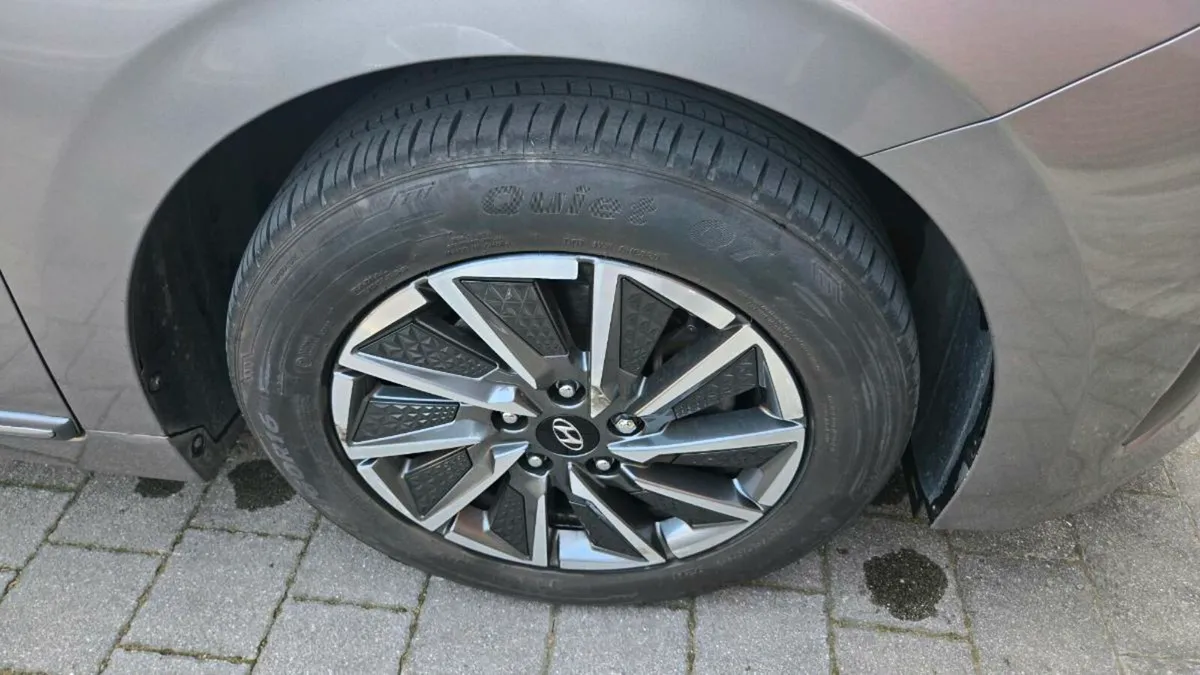 Hyundai Ioniq Full EV Premium model - Image 3