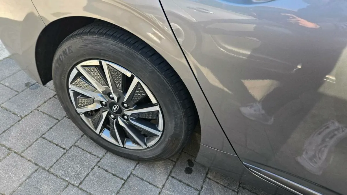 Hyundai Ioniq Full EV Premium model - Image 4