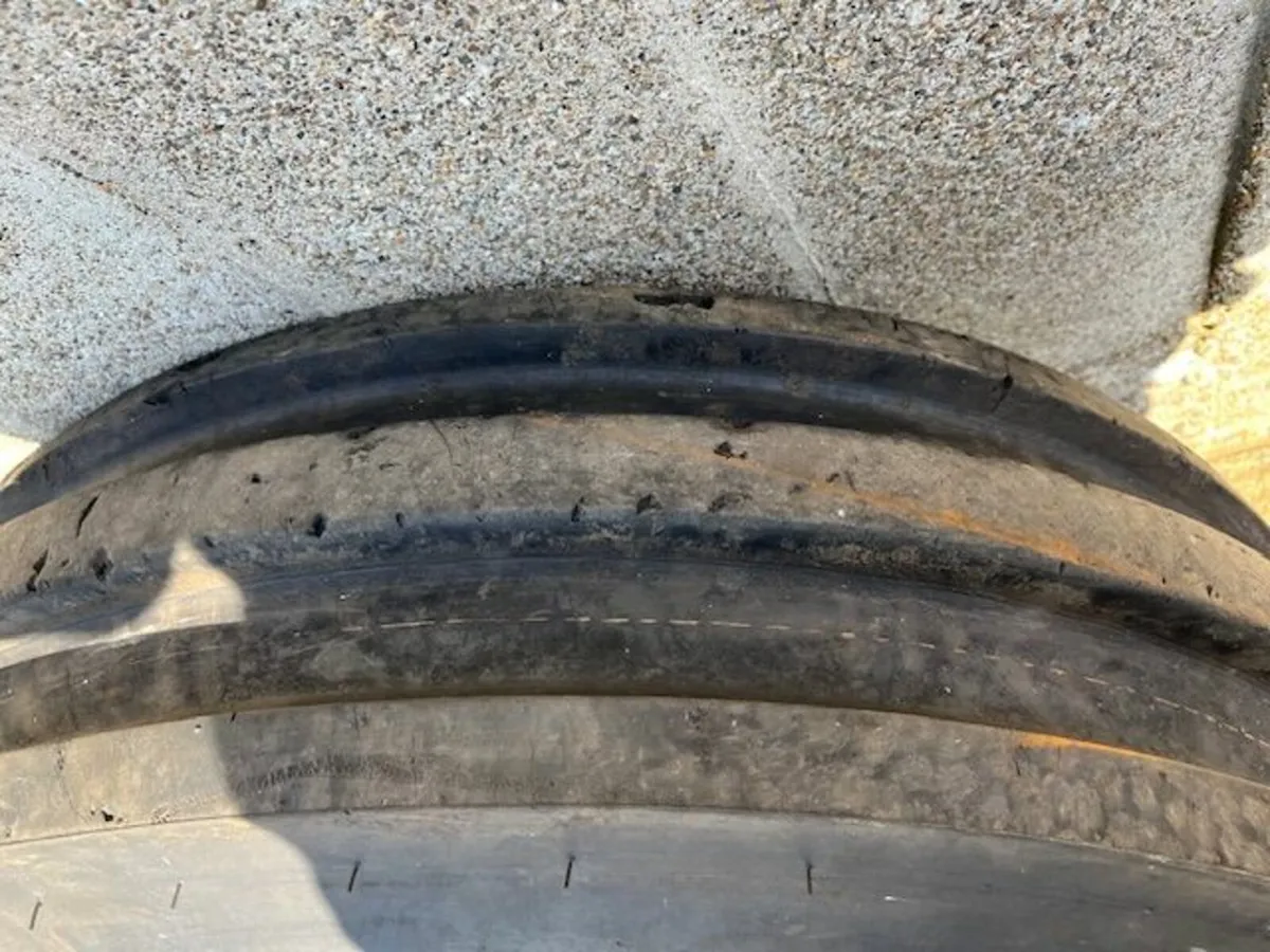1000 x 16 Tyre - Image 4