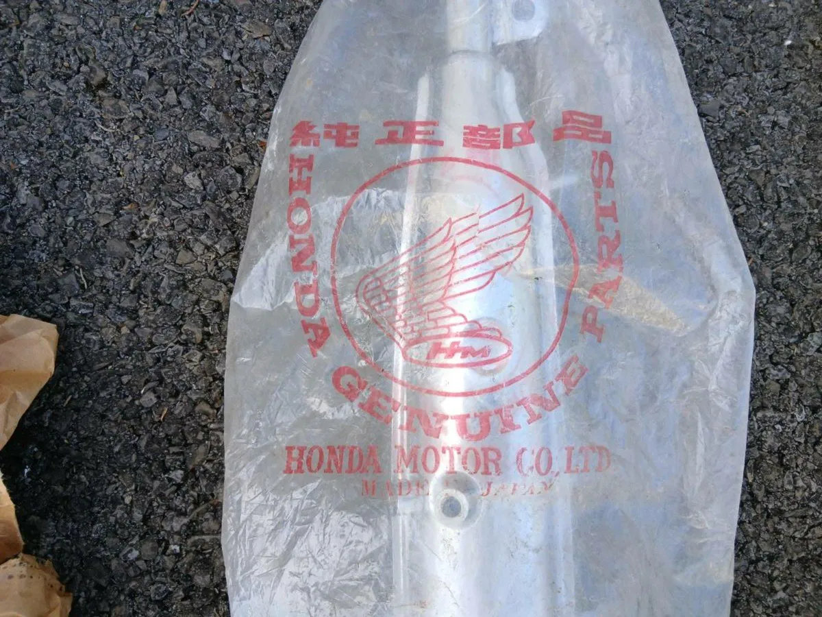 Honda 50 /70/90/ Seat Tanks/forks and parts. - Image 4