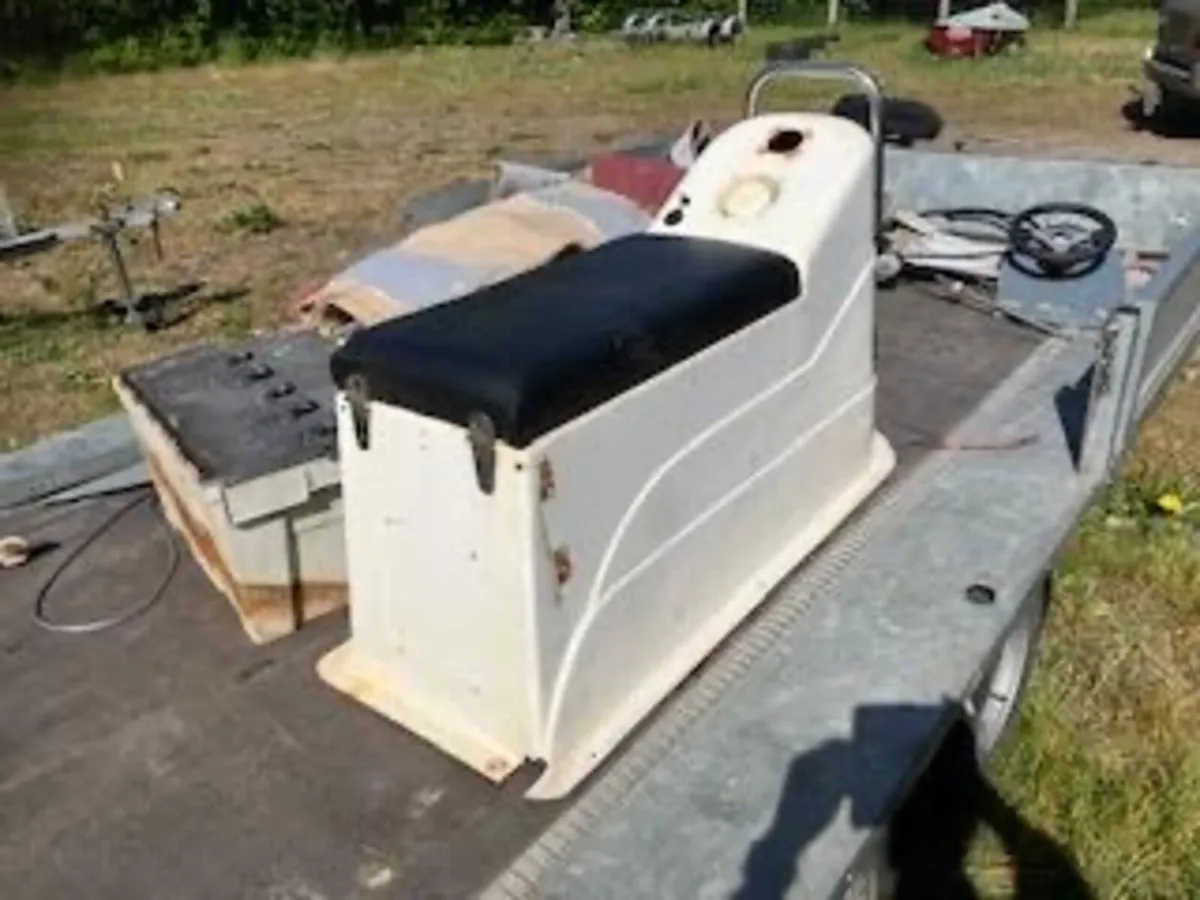 BOAT 2 SEATER CENTRE CONSOLE WITH NEW STEERING - Image 2