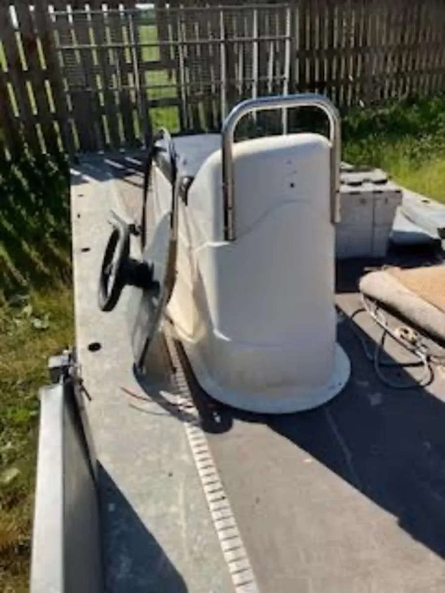 BOAT 2 SEATER CENTRE CONSOLE WITH NEW STEERING - Image 1