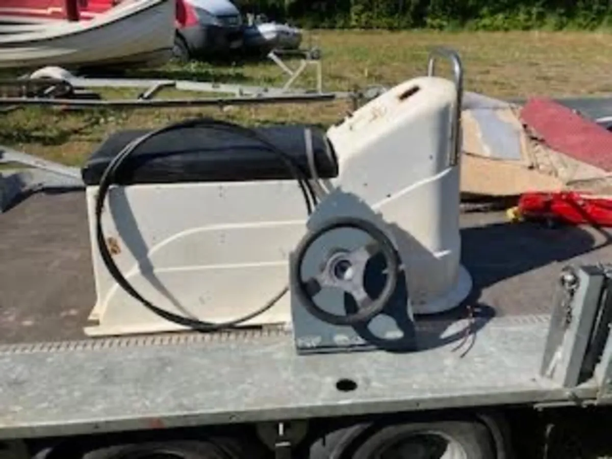 BOAT 2 SEATER CENTRE CONSOLE WITH NEW STEERING - Image 3