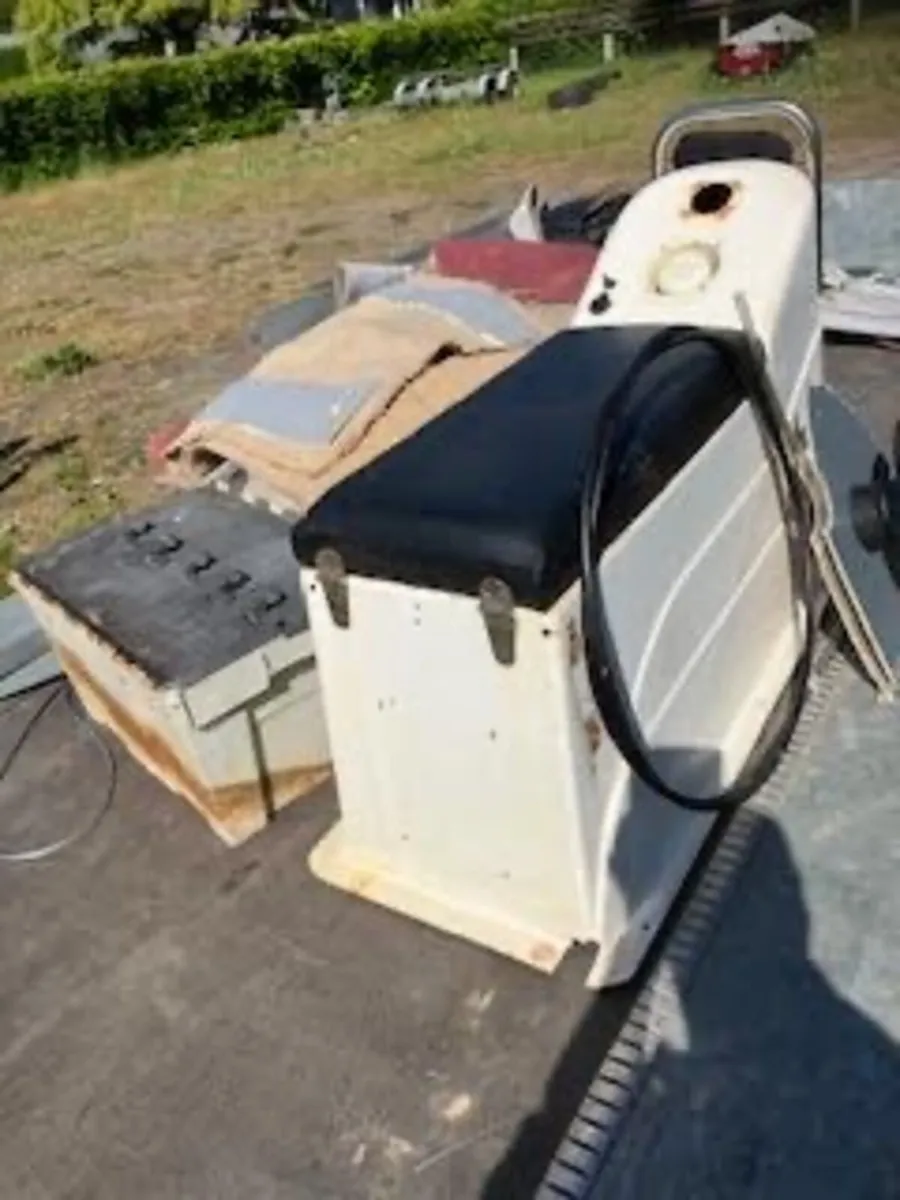 BOAT 2 SEATER CENTRE CONSOLE WITH NEW STEERING - Image 4