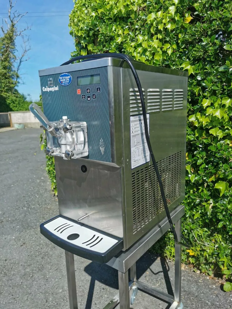Soft Serve Ice Cream Machine and Stand - Image 3