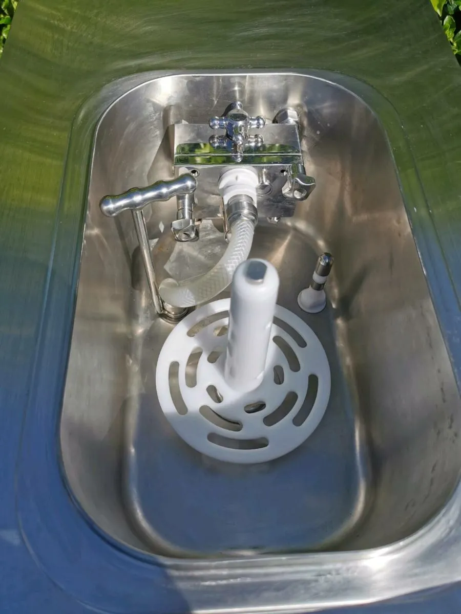 Soft Serve Ice Cream Machine and Stand - Image 4